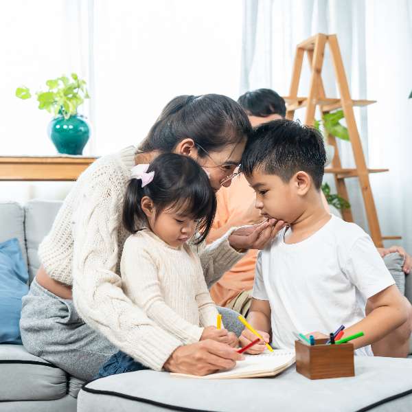 8句讓孩子氣餒、受傷、隱藏情感的話，千萬別說！從充滿溫情的對話開始，讓孩子從中得到認同感