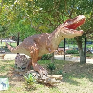 孩子是恐龍迷？彰化「白堊紀恐龍樂園」，有巨型遠古生物，還有恐龍射擊區、全台唯一直流式電軌車