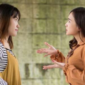 小姑發文公審大嫂自私，未經商量就懷孕，說：「因為我也才剛生小孩，我媽根本沒辦法帶兩個。」網友炸鍋！