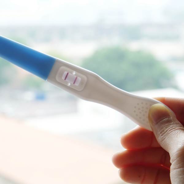 子宮外孕可能危及生命！留意兩徵兆：急性腹痛與異常出血