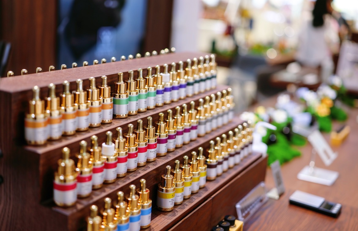 AI調香體驗，讓香水承載著妳的情感與故事！只要四步驟，就能訂製自己專屬的味道