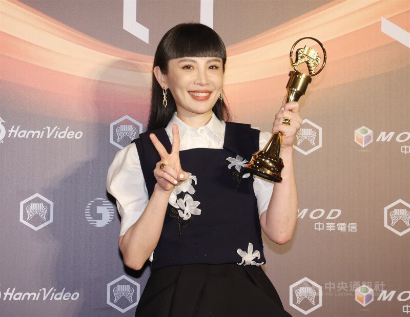 「我不知道自己是不是一個好媽媽」金曲歌后魏如萱得獎致詞，說中了多少媽媽的心聲？