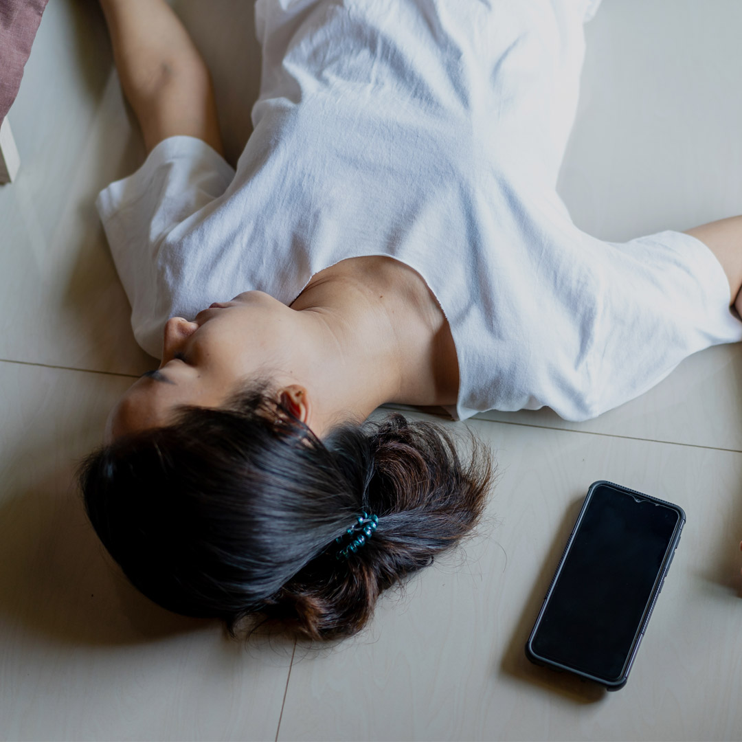 遇到有人昏倒「這些急救方式」都錯了！掐人中恐害命 正確做法只有這4步