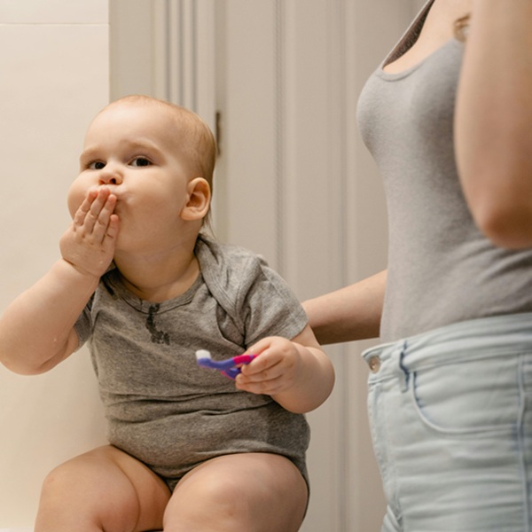 藥師籲6歲以下禁用！小朋友擦「這幾款」家庭常備藥膏藥油，可能造成無法呼吸或癲癇「很危險」