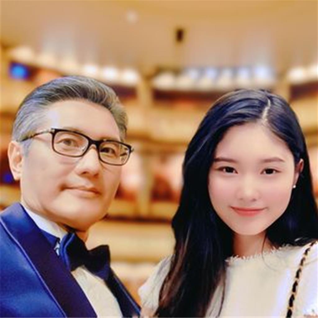 包小柏女兒透過AI技術「復活」，父女首度一起上節目，包小柏坦言AI是寄託思念的工具：「我本來就沒有打算走出失去他的傷痛。」