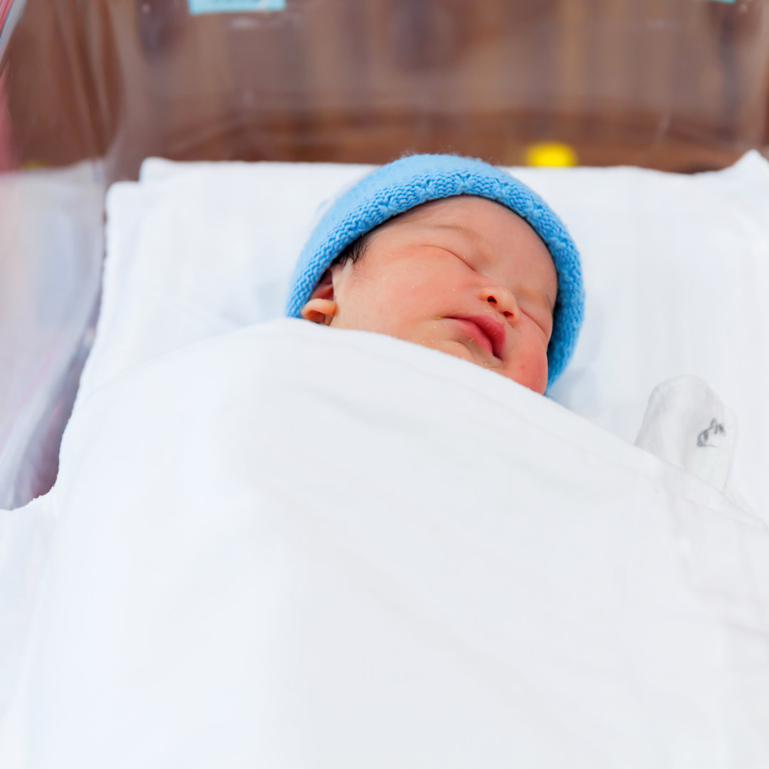 「新生兒篩檢、基因檢測、產前帶因篩檢」差在哪？全都要做？醫師給爸媽的「最實用排序」