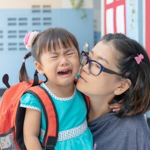 哭到停止呼吸暈過去，小心嬰兒屏息症！醫教3招急救：爸媽先做這件事