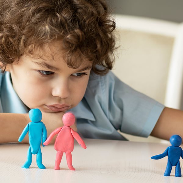 當老師說：｢你的孩子是過動兒，去看診吧！｣該怎麼辦？收起情緒不要焦慮 ，5步驟幫助你觀察孩子是否該看醫生