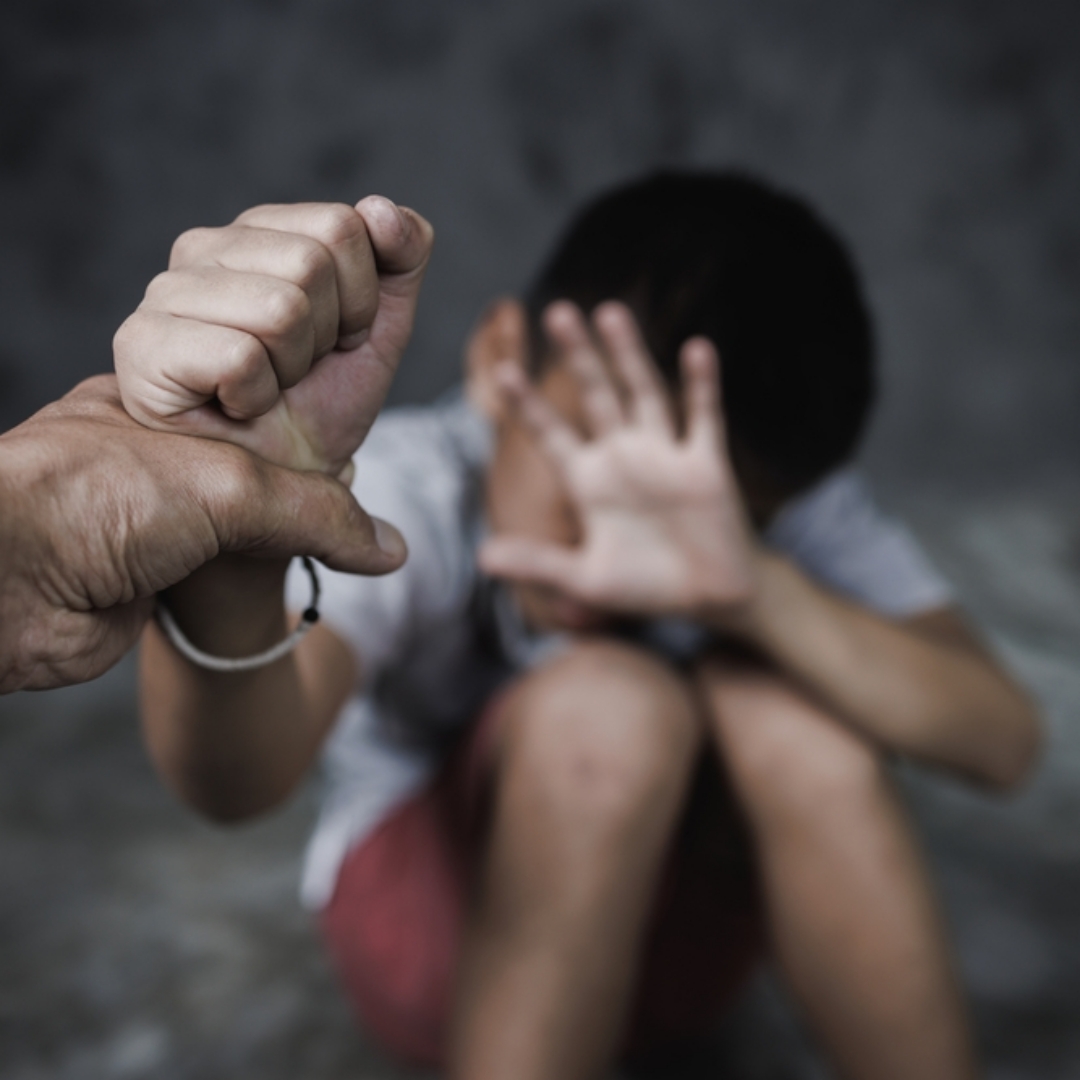 桃園8歲男童洗澡暴斃，高大成揭「五彩瘀血」，代表了長期受虐。訪視為什麼沒有發現？