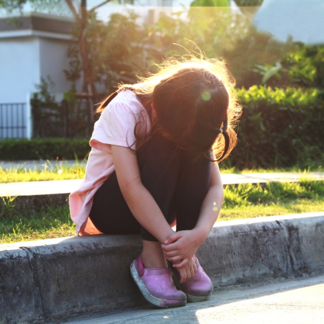 新北小學女老師，在全班學生面前脫女童褲子持膠條毆打，判刑6月定讞