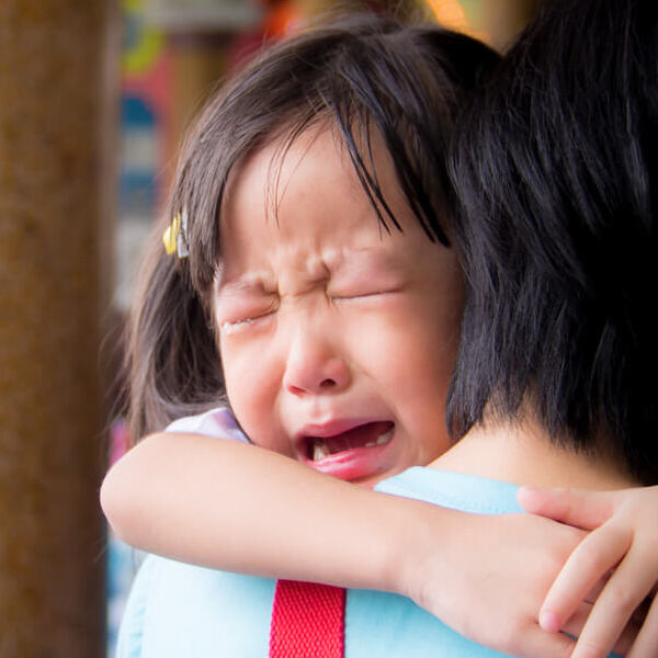 越講越故意、不順意就大哭！2 歲幼兒講不聽，情緒失控時該怎麼辦 ?