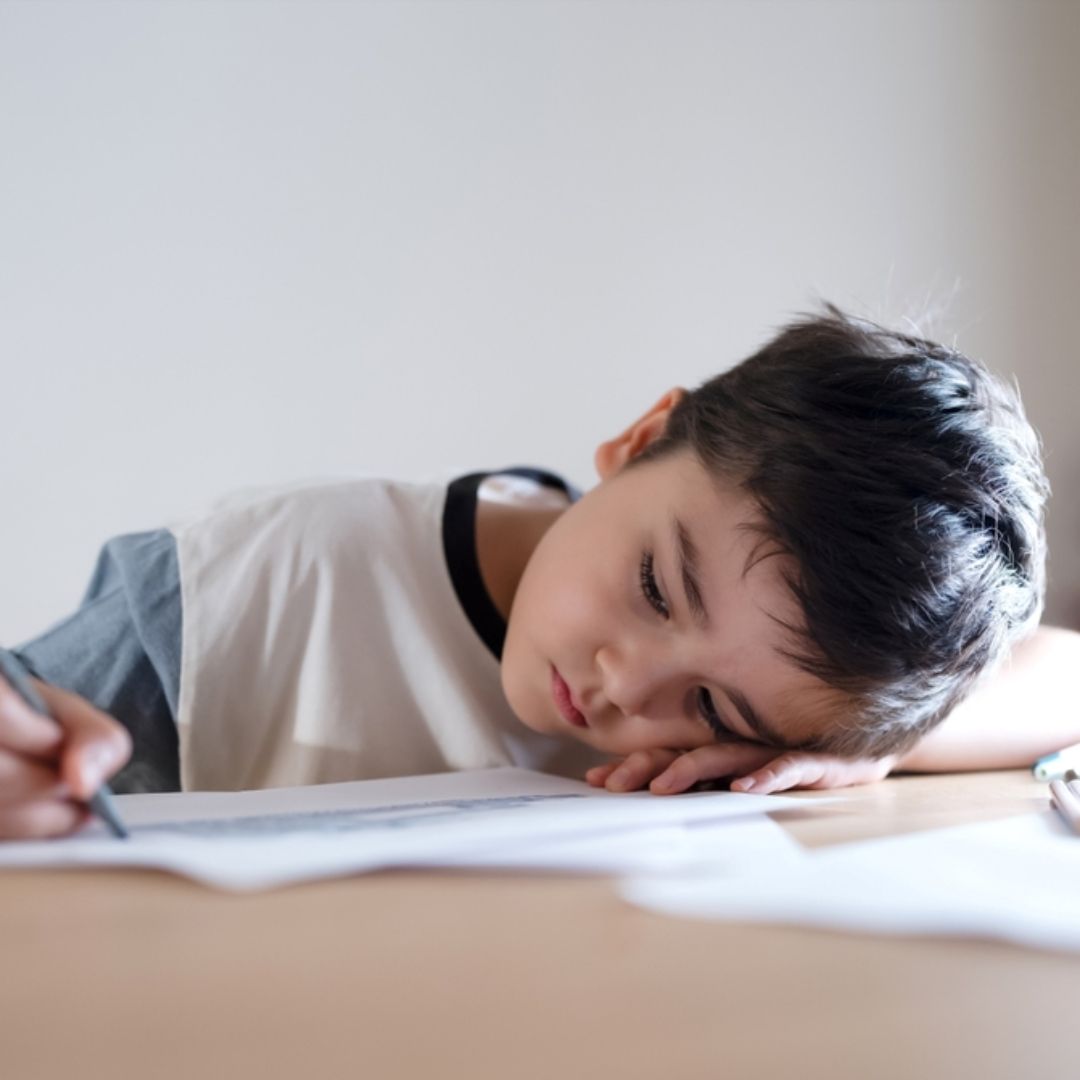 孩子一句「我好無聊」，為什麼讓父母很焦慮？專家：真正需要安撫的，可能是大人自己