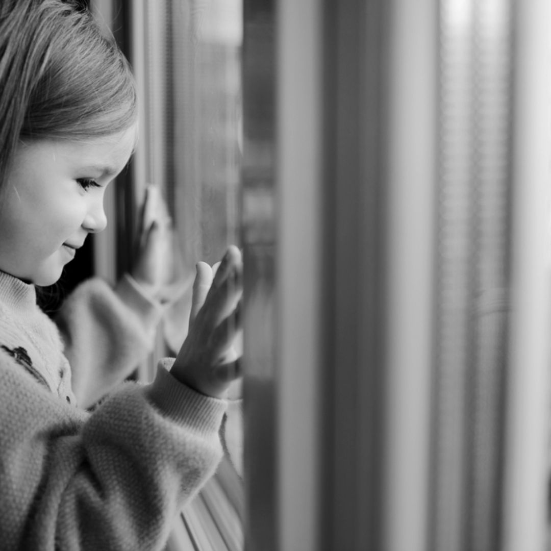 台中2歲女童8樓墜落，兒童加護病房搶命中，意外發生時母親在家，高樓防護不可輕忽