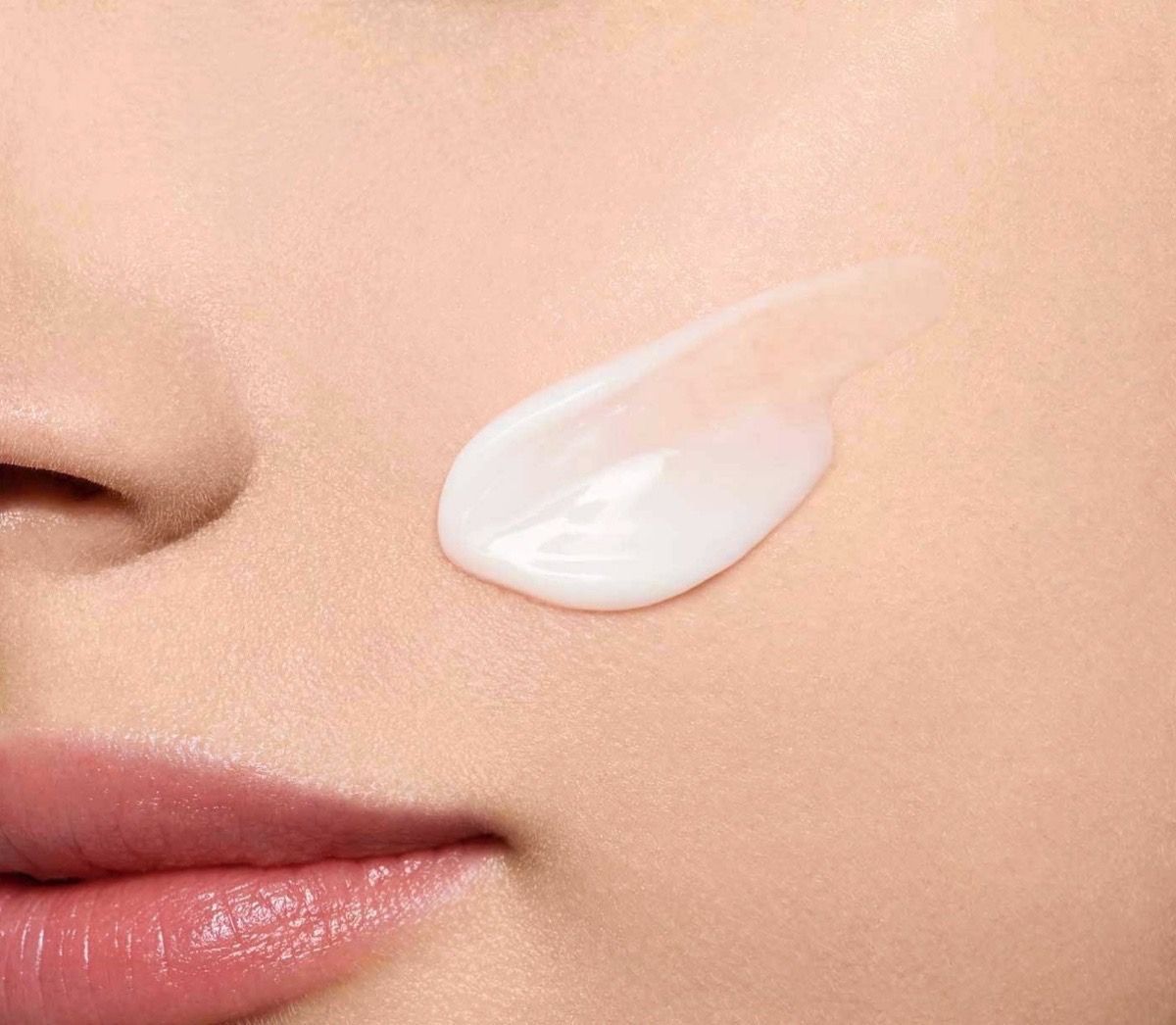 母親節美白精選！送媽媽也送自己的最佳禮物，擁有透亮好膚質，擺脫睡不飽的疲憊肌