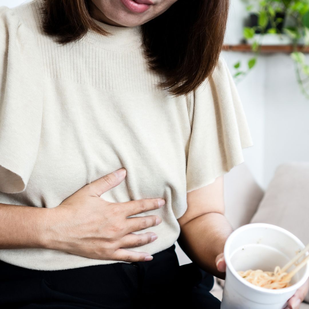 吃完飯不能坐！她脹氣嚴重「每天罰站2小時」醫揭生活4招有助改善