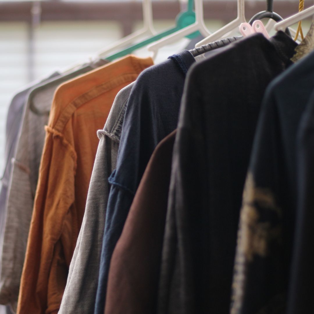 別再堅持拿衣服出去曬了！家事達人教3技巧「年省下200小時」不看天氣臉色