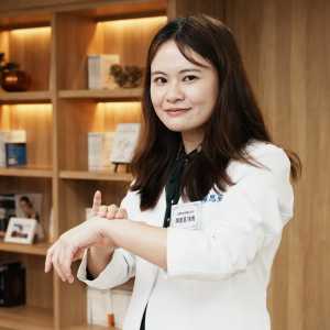 【Mombaby Award專業評鑑】如何挑選妊娠霜／妊娠油？醫師提醒，注意是否添加防腐劑、精油，試聞味道！