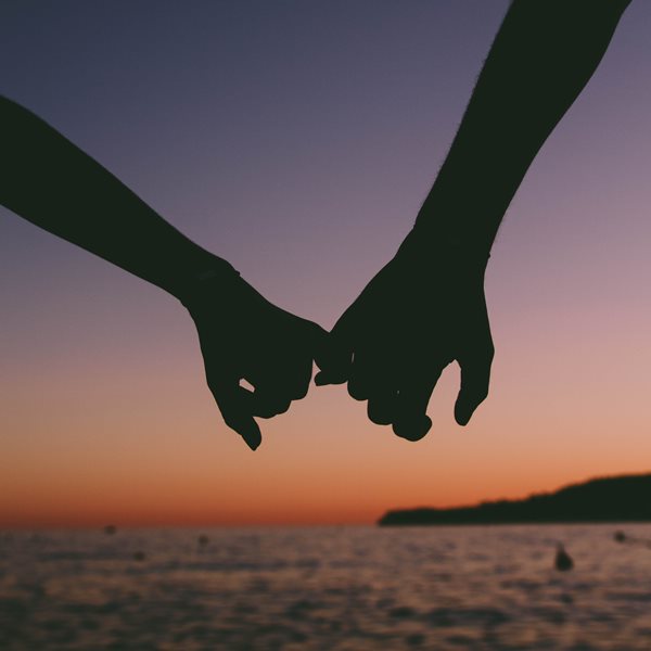 為什麼有了小孩，夫妻感情就變了？諮商心理師：生活中的轉折與意外，都會埋下情感變質的不定時炸彈