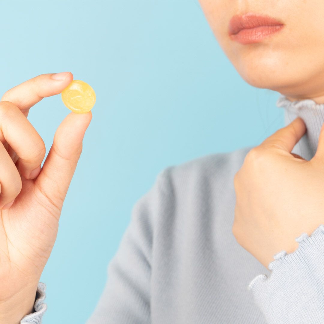 喉嚨乾痛、輕咳要吃喉糖還口含錠？藥師警告：這一種不可天天服用