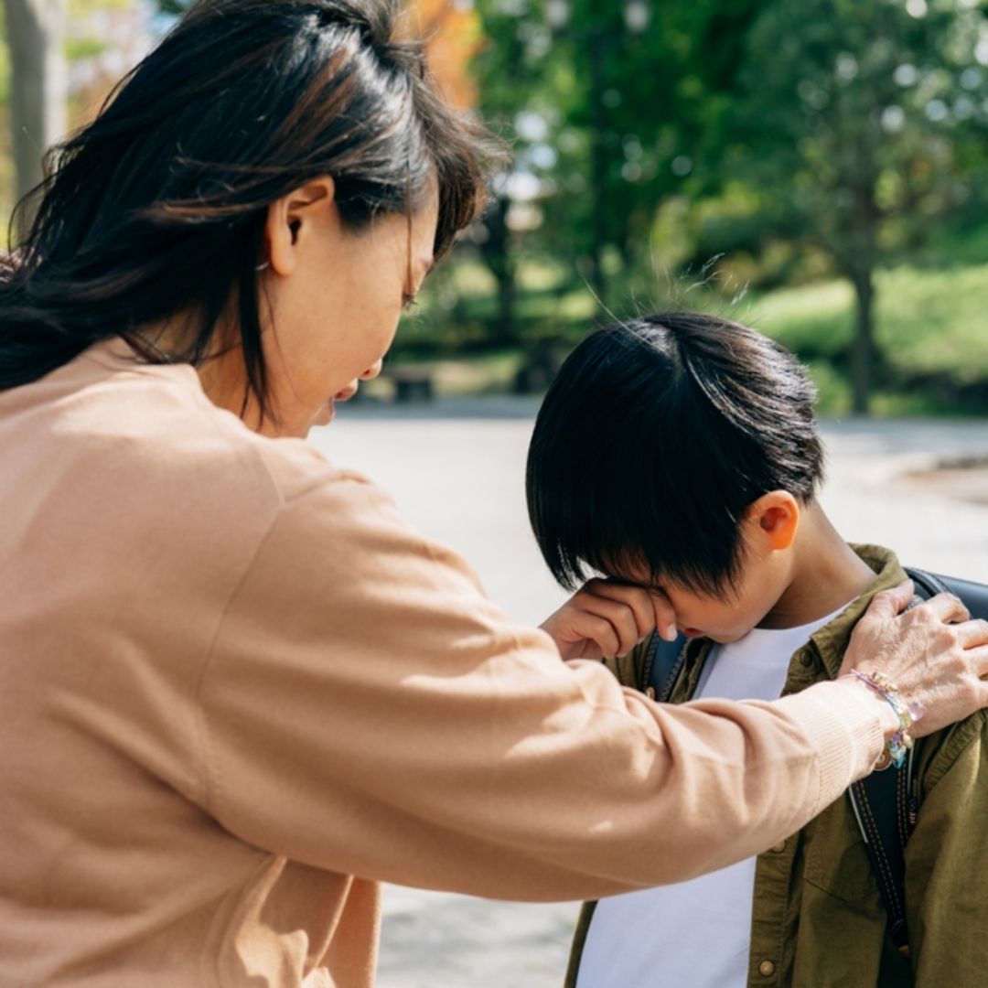 桃園國小女師霸凌學生，還亮刀恐嚇，多名畢業學生至今有陰影，脆上發文