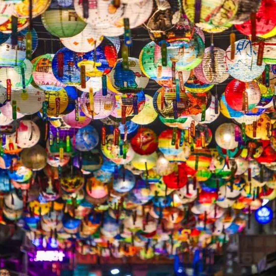 2026元宵節活動懶人包！全台整理：台灣燈會、台北燈節、新北燈會、台中燈會、高雄燈會、平溪天燈、台南鹽水蜂炮、台東炸寒單......