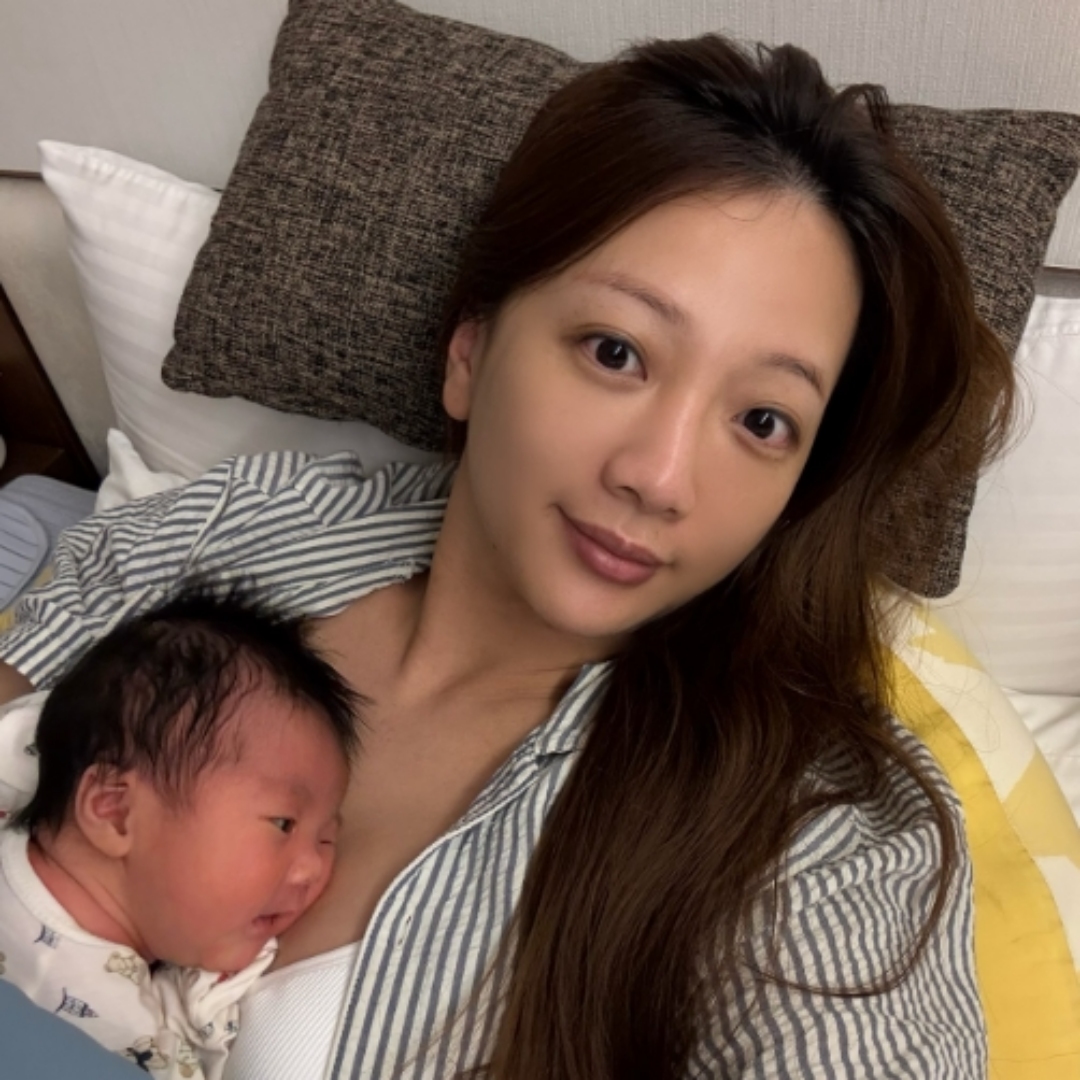 玉兔產後「每2小時起床擠奶」，睡眠被剝奪，求救老公：快撐不住