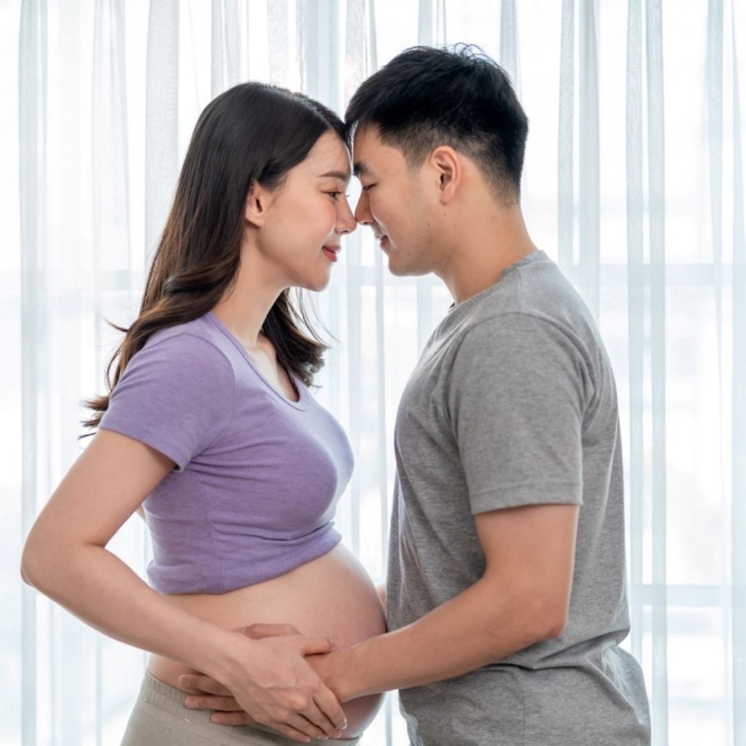 懷孕可以做愛嗎？孕期性生活不用全面禁止！國健署提醒「3種情況」應避免