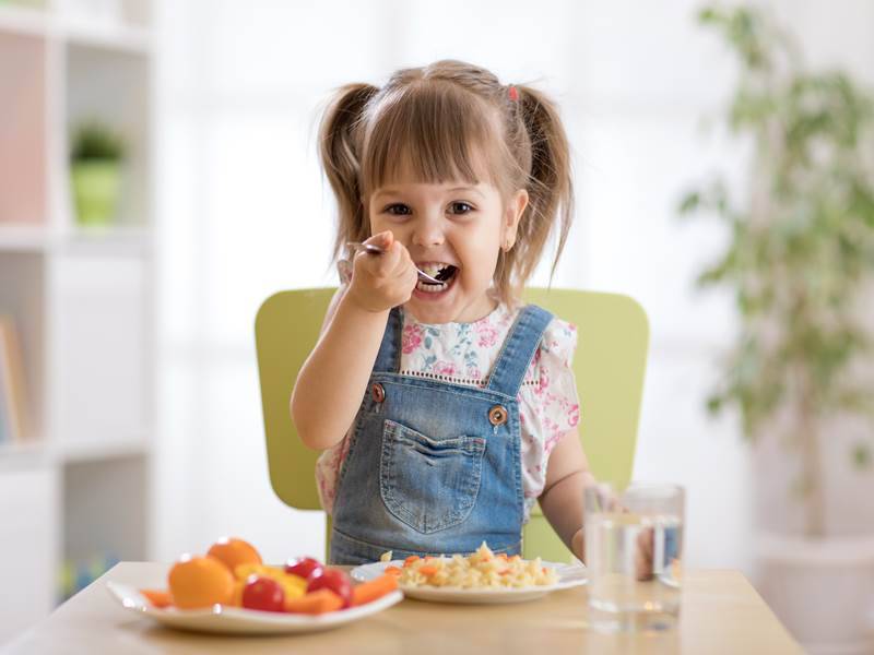 【寶寶發展里程碑：3歲6個月～3歲9個月】自我意識成長，開始給孩子選擇的權利！掌握語言、自理、動作與情緒發展關鍵期!