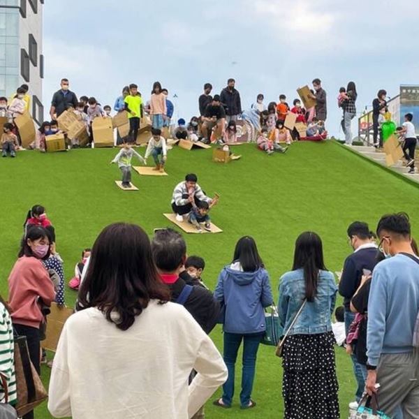全國唯一與捷運設施共構的滑草場，就在這裡！旅行景點必須排進去