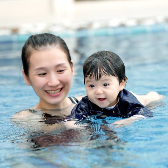 嬰幼兒游泳8大重點，想讓孩子從小學習游泳、不怕水，家長一定要看！
