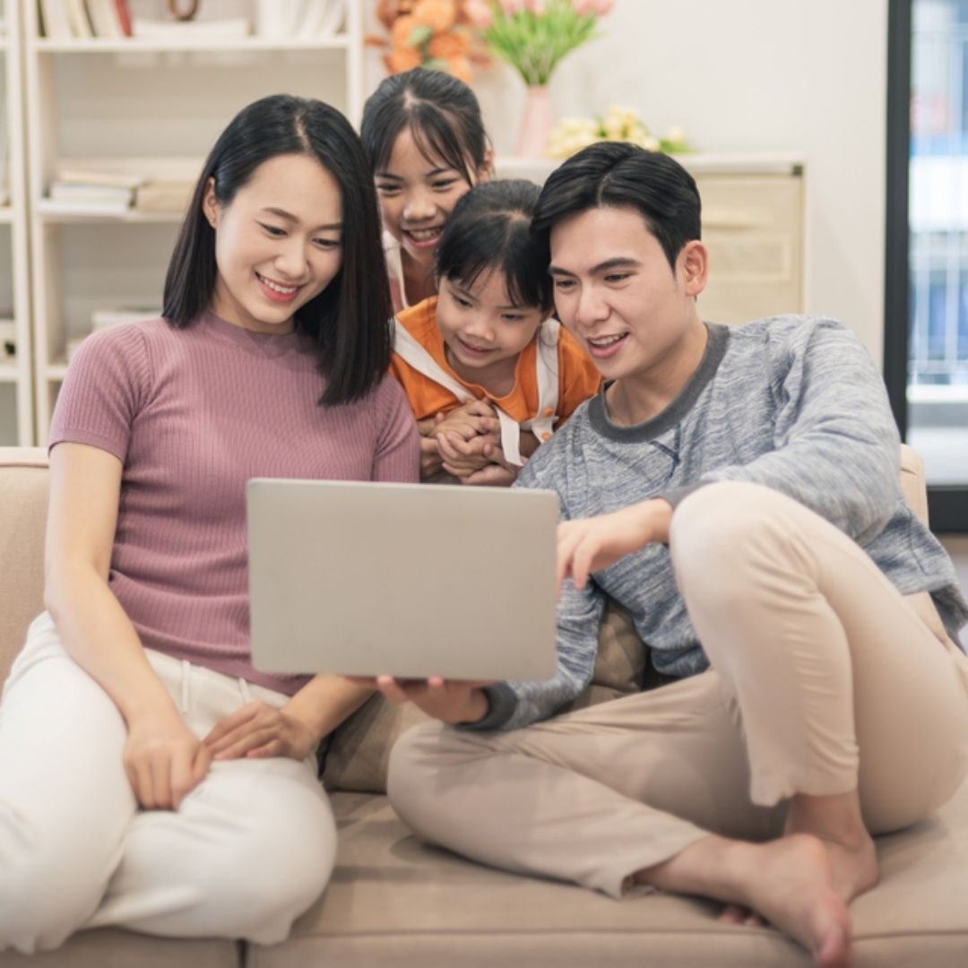 AI、社群媒體都在搶孩子的注意力！數位時代如何養出心理健康的孩子？父母真正要守住的是「親子關係」