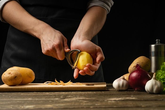 美國發芽馬鈴薯輸台新制引爸媽擔心！切掉就好嗎？龍葵鹼對孩子的危害，爸媽不可不知