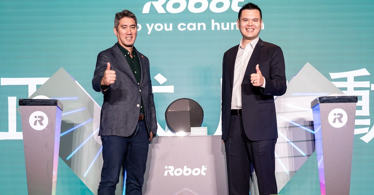 2026 Roomba® 五大系列齊發！iRobot®  從機器人先驅到地板清潔王者，36 年研發底蘊全面進化 Roomba® Max 875 Combo 領軍， ThermaMist™ 超音波熱霧技術 × SealForce™ 密閉強吸技術，深層掃拖效能再升級
