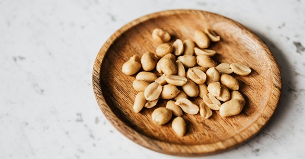 2歲童「花生」卡氣管致右肺塌陷、血氧狂掉，兒急醫：花生是非顯影性的，在X光下像不存在一樣！