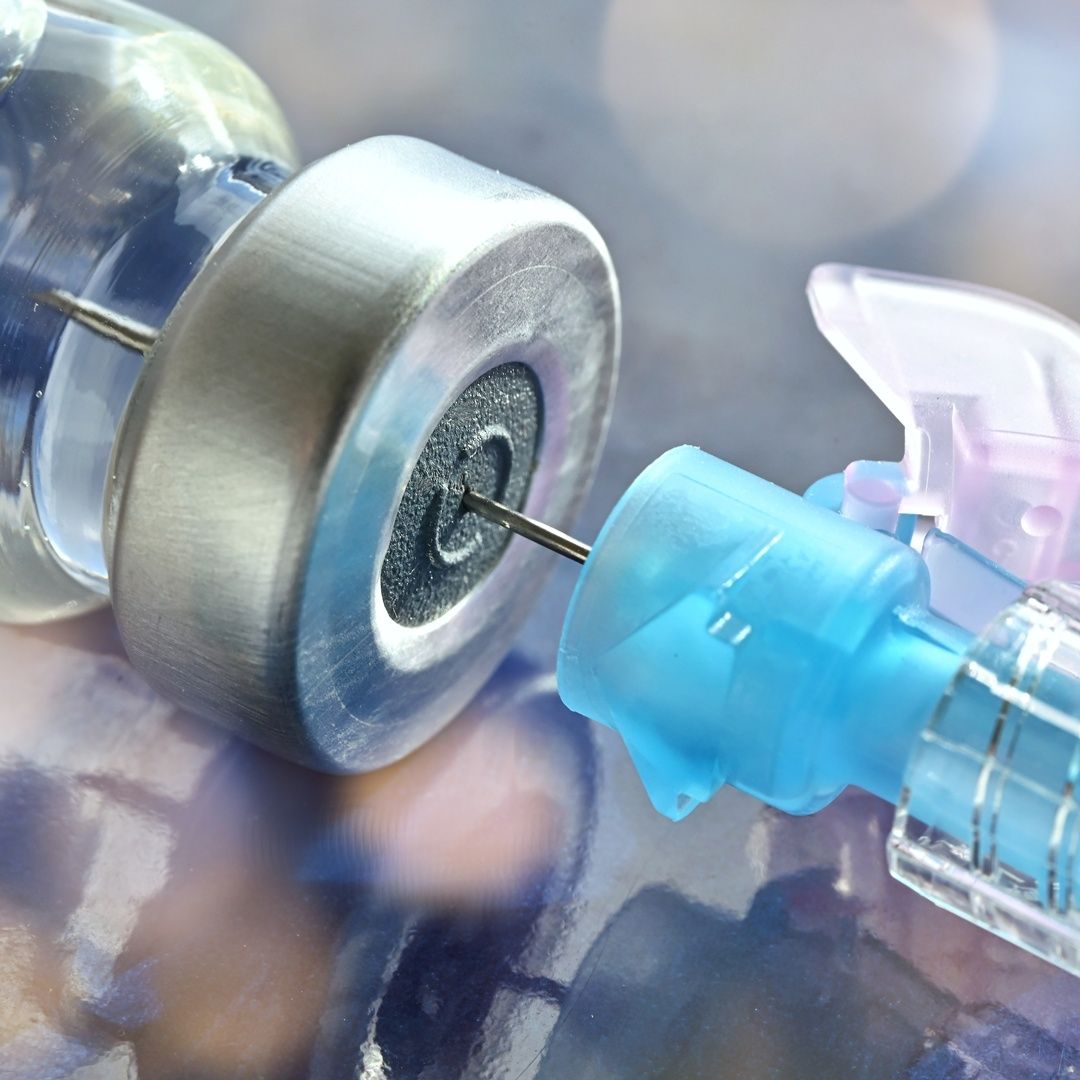 新冠從未曾遠離！輕忽威脅，重症插管、死亡風險恐提高，專家籲「新冠重症VIP」：高齡、孕產婦與慢病患者把握治療黃金期：早篩、早診、早治