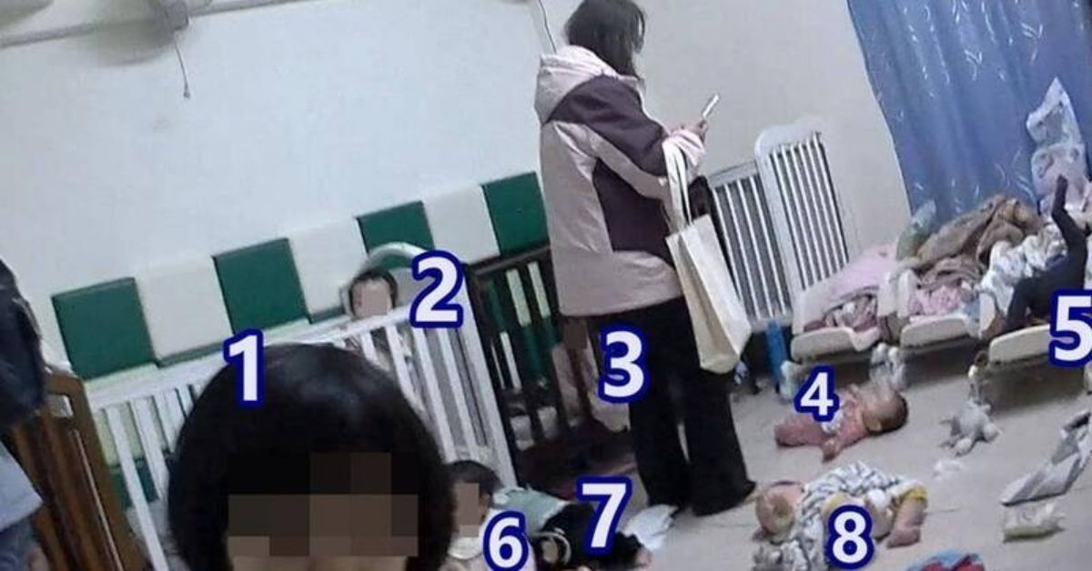 桃園非法托育中心不到10坪擠20名幼兒！大孩子險踩小寶寶，部分家長反嗆稽查人員：這裡收費便宜