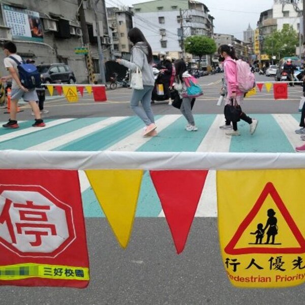 台灣真的是行人地獄嗎？４大不友善兒童、親子的交通現況【兒童行人地獄】