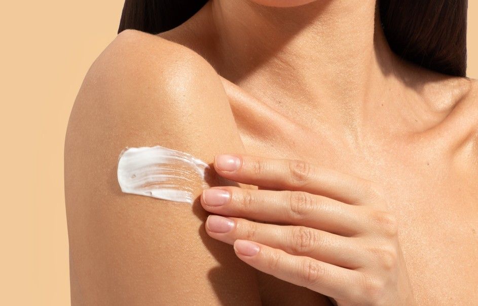 秋天皮膚乾癢抓不停、擦乳液仍沒改善？醫師揭保濕關鍵：洗澡水溫與保濕時機一次看懂