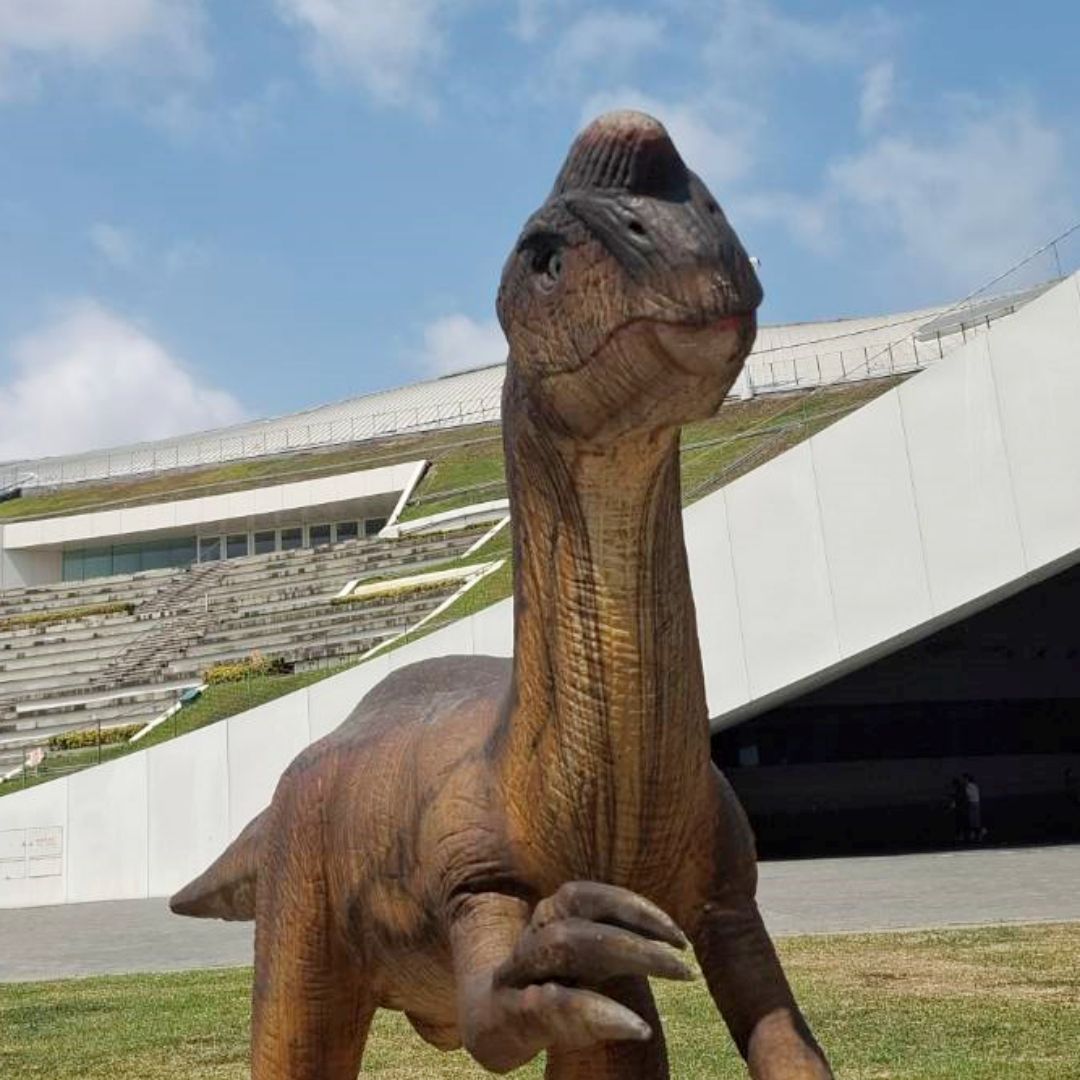 恐龍迷看這裡！兒童節去高雄衛武營「恐龍酷樂園」，擬真恐龍、化石考古體驗，活動豐富！