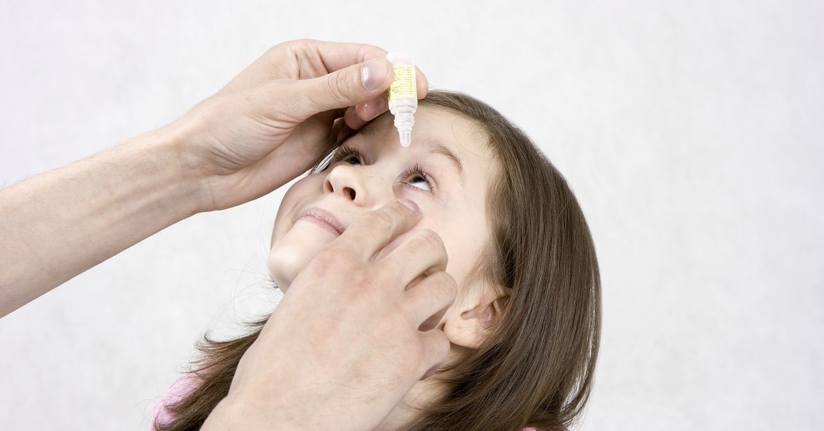 健保再擴大近視治療給付！8月起0.05%阿托品眼藥水納入健保，36.5萬兒少受惠