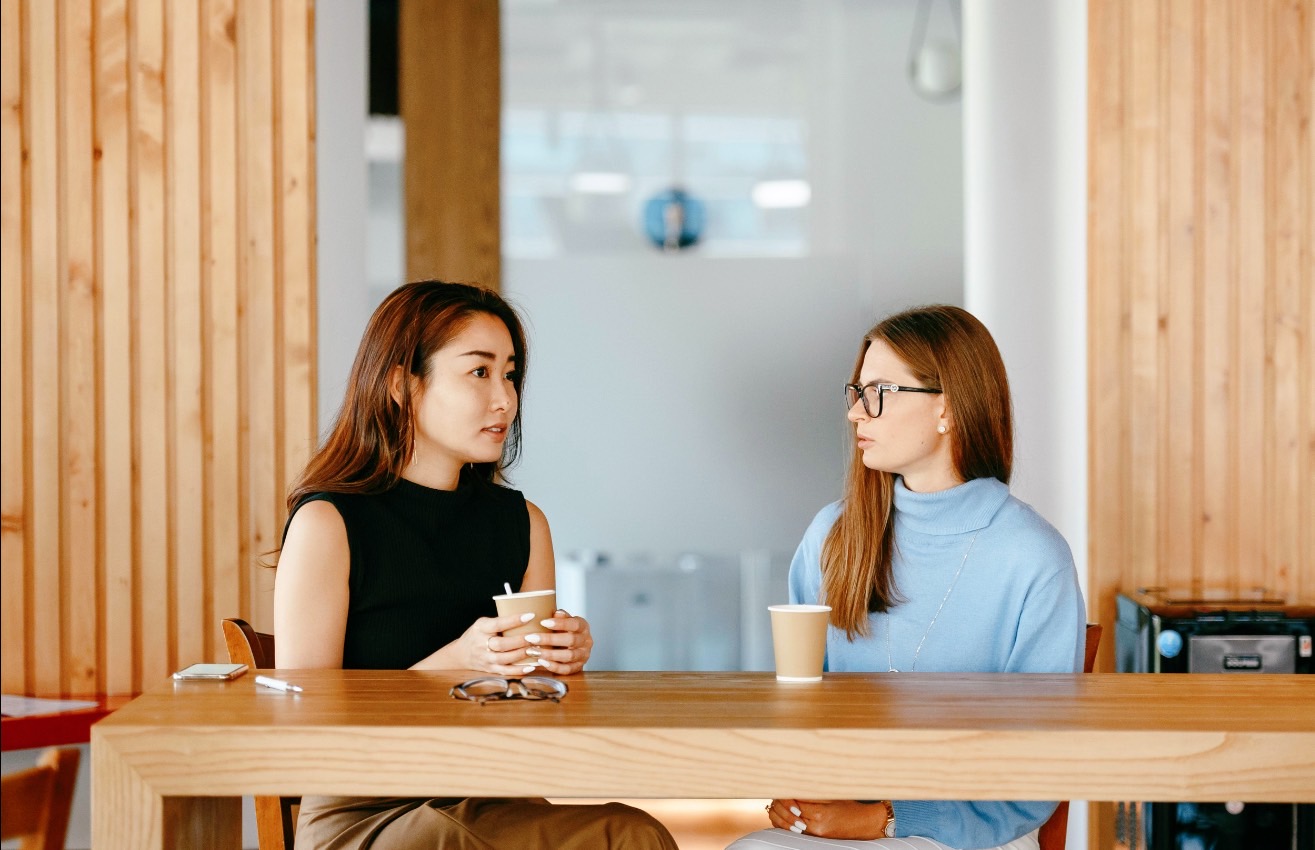媽媽群組生存法則！「入群」前先穩住心態，懂得掌握界線，8條守則讓你不踩雷、保友情！