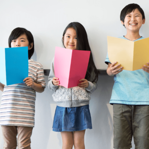 自信的孩子上台落落大方》掌握4要點、3技巧，練出口語表達力