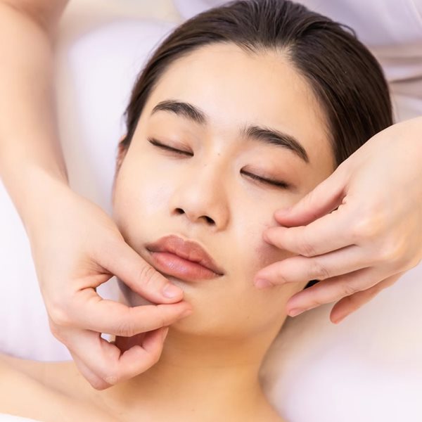 【媽咪鬆一下】媲美「電波拉提」的SPA，從穴點按摩、法式撥筋到冰鎮眼周，讓你不用醫美就超緊超彈