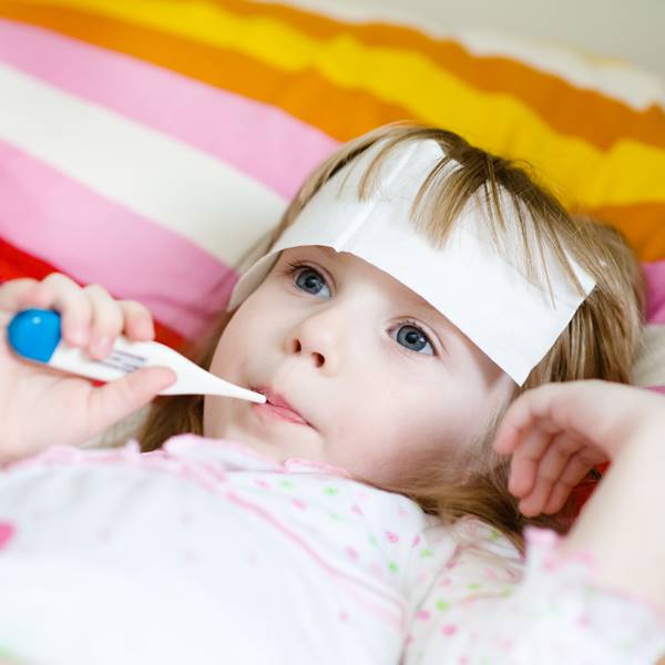 兒童退燒冰枕、散熱貼片、退燒藥哪個效果好？ 破解「8常見QA」：這款藥別用