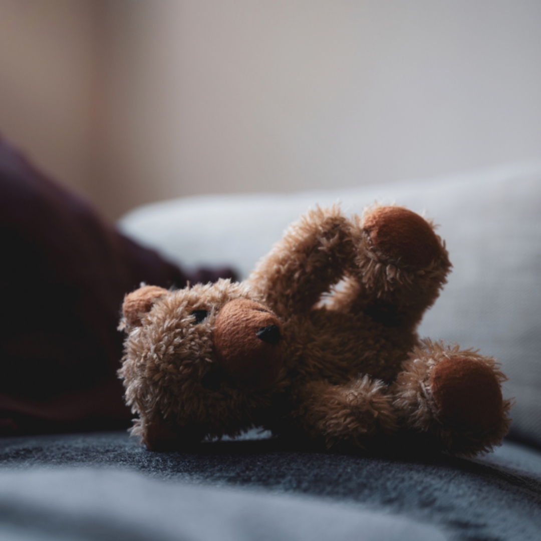 桃園媽三度將女兒舉起重摔，踹胸，導致重傷身亡，國民法官：無從減輕刑度，反更需嚴厲譴責