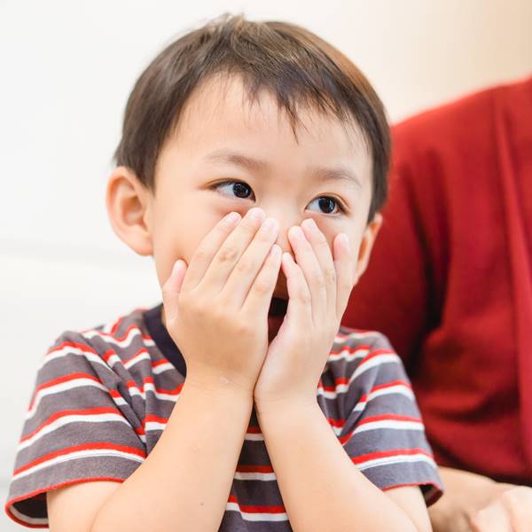 小小孩口臭+發燒+食不下嚥，恐是疱疹性齦口炎釀禍