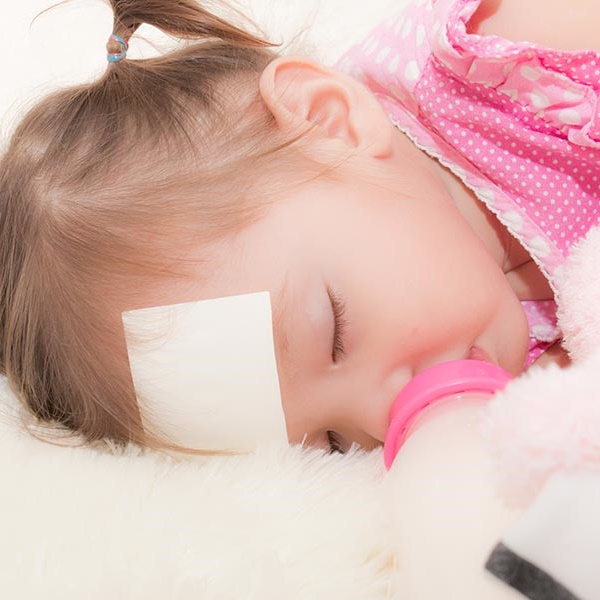 兩歲男童頭部長角，不幸病逝！莫名發燒、嘔吐、食慾變差....這些症狀爸媽一定要注意