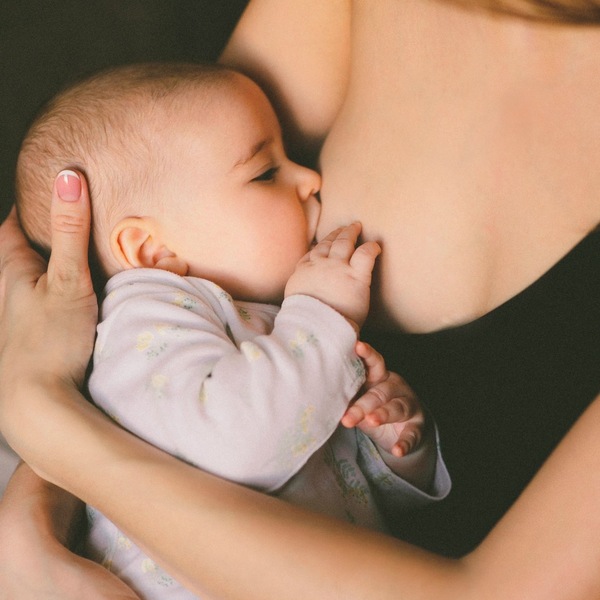 來自上天的禮物！「母乳哺育」與寶寶第一次的親密接觸，同時連結強大的愛給媽媽與寶寶