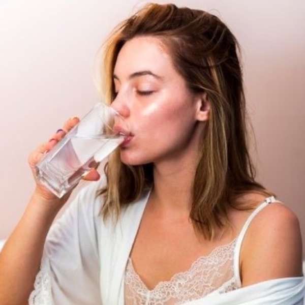水不是有喝就好！營養師提醒，「手搖飲與咖啡、茶，都不算喝水」「這4個時間喝水最好！」5個觀念讓妳喝出健康