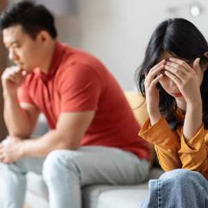 過度付出是婚姻的隱形殺手。老公說：「你太能幹了，我感覺不到你需要我。我想要的是聊得來的女人，不是伺候我的保母。」